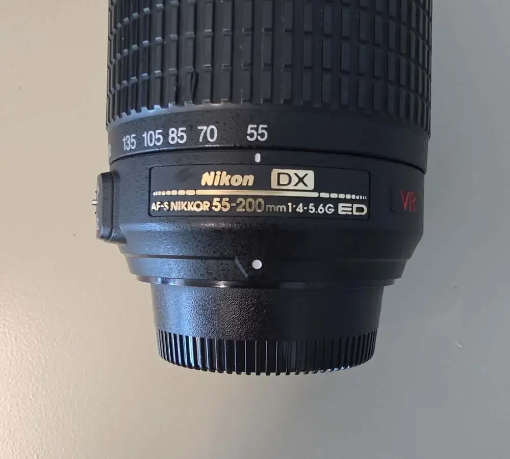 Nikon AF-S DX NIKKOR 55-200mm f/4-5.6G ED VR Telephoto Zoom Lens